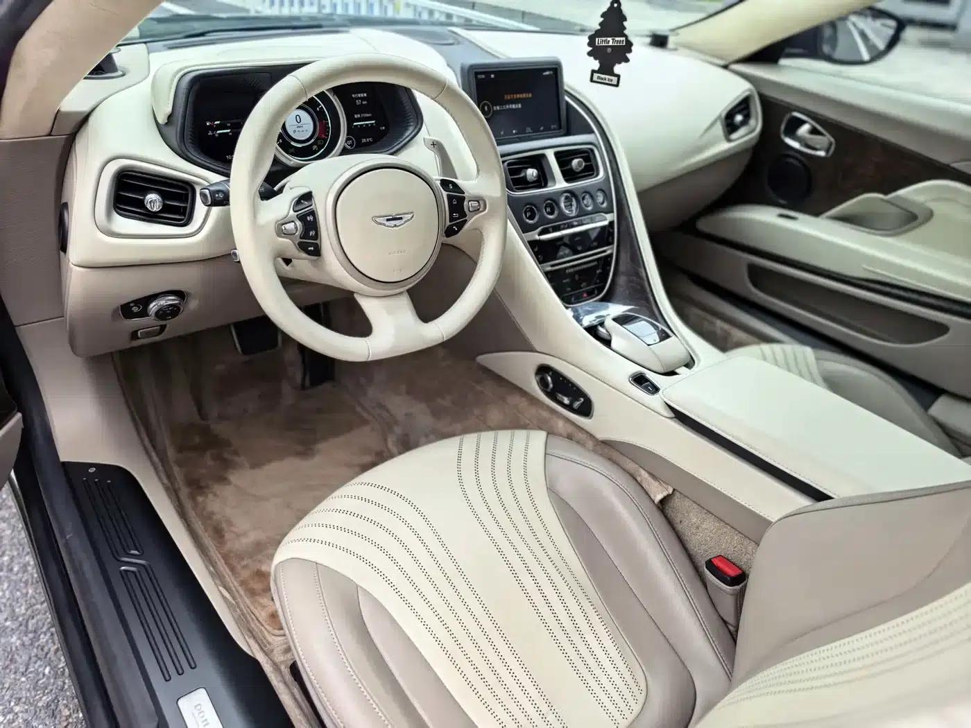 Aston Martin DB11 2016 5.2T First Edition — миниатюра 4