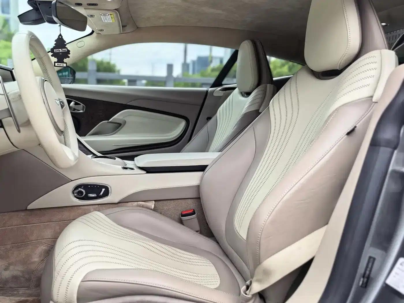 Aston Martin DB11 2016 5.2T First Edition — миниатюра 5