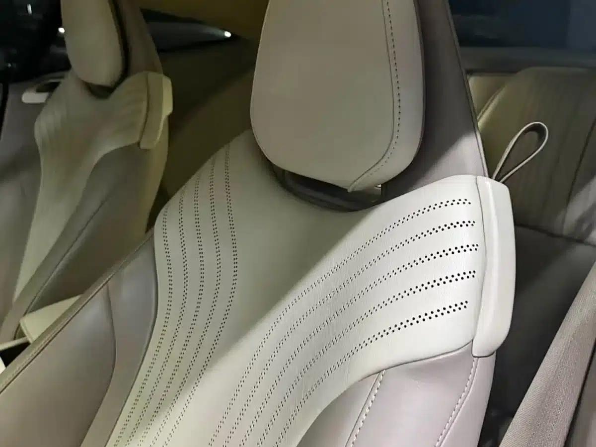 Aston Martin DB11 2016 5.2T First Edition — миниатюра 8