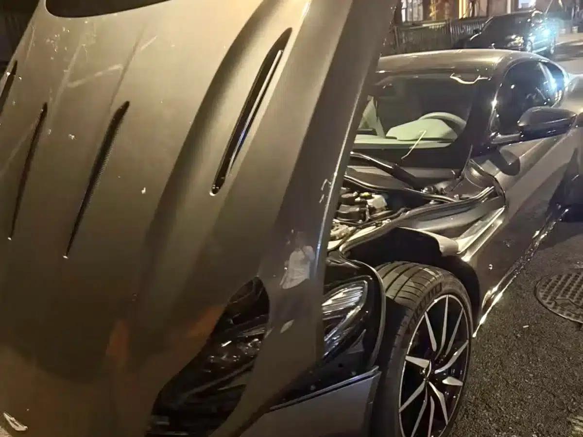 Aston Martin DB11 2016 5.2T First Edition — миниатюра 9