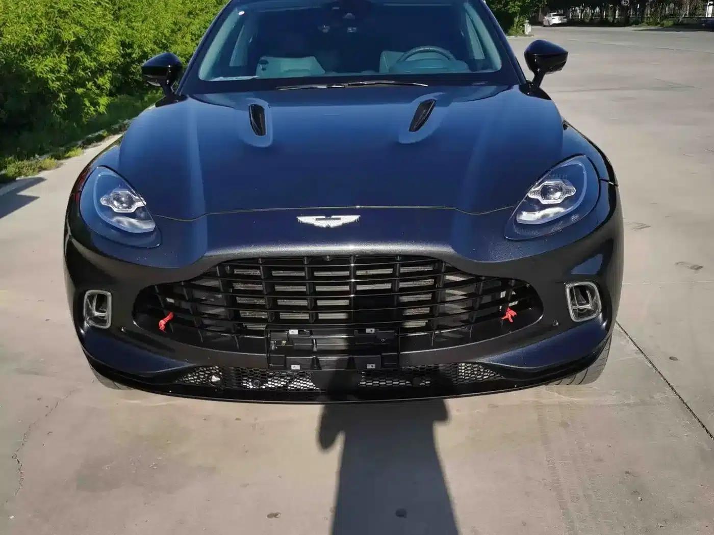 Aston Martin DBX 2021 4.0T V8: A Return to Simplicity — миниатюра 2