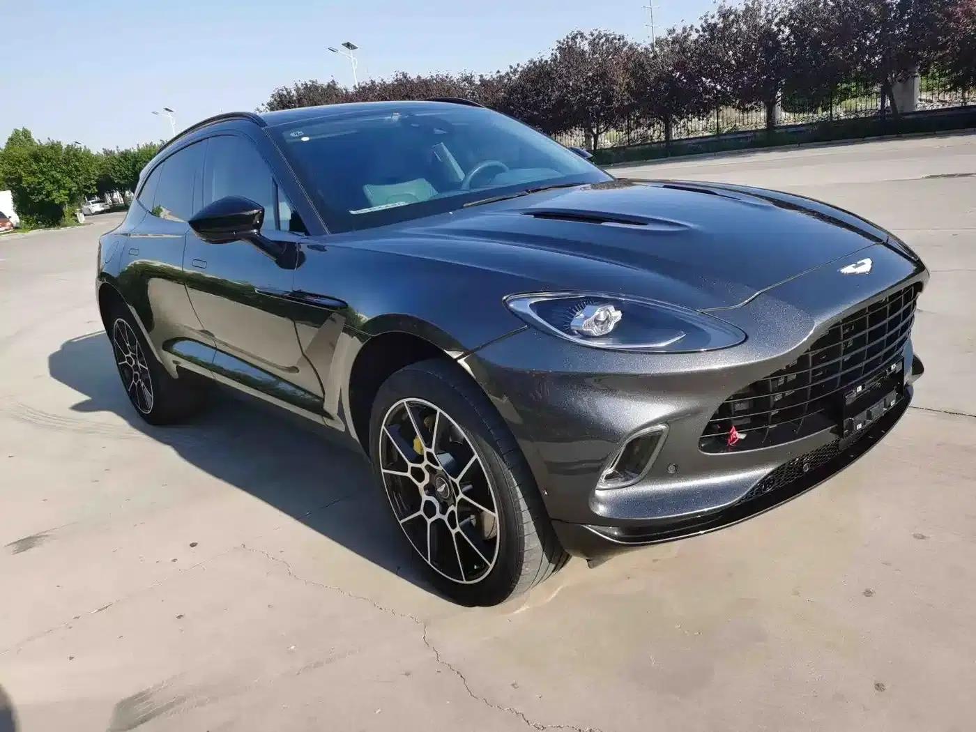 Aston Martin DBX 2021 4.0T V8: A Return to Simplicity — миниатюра 3