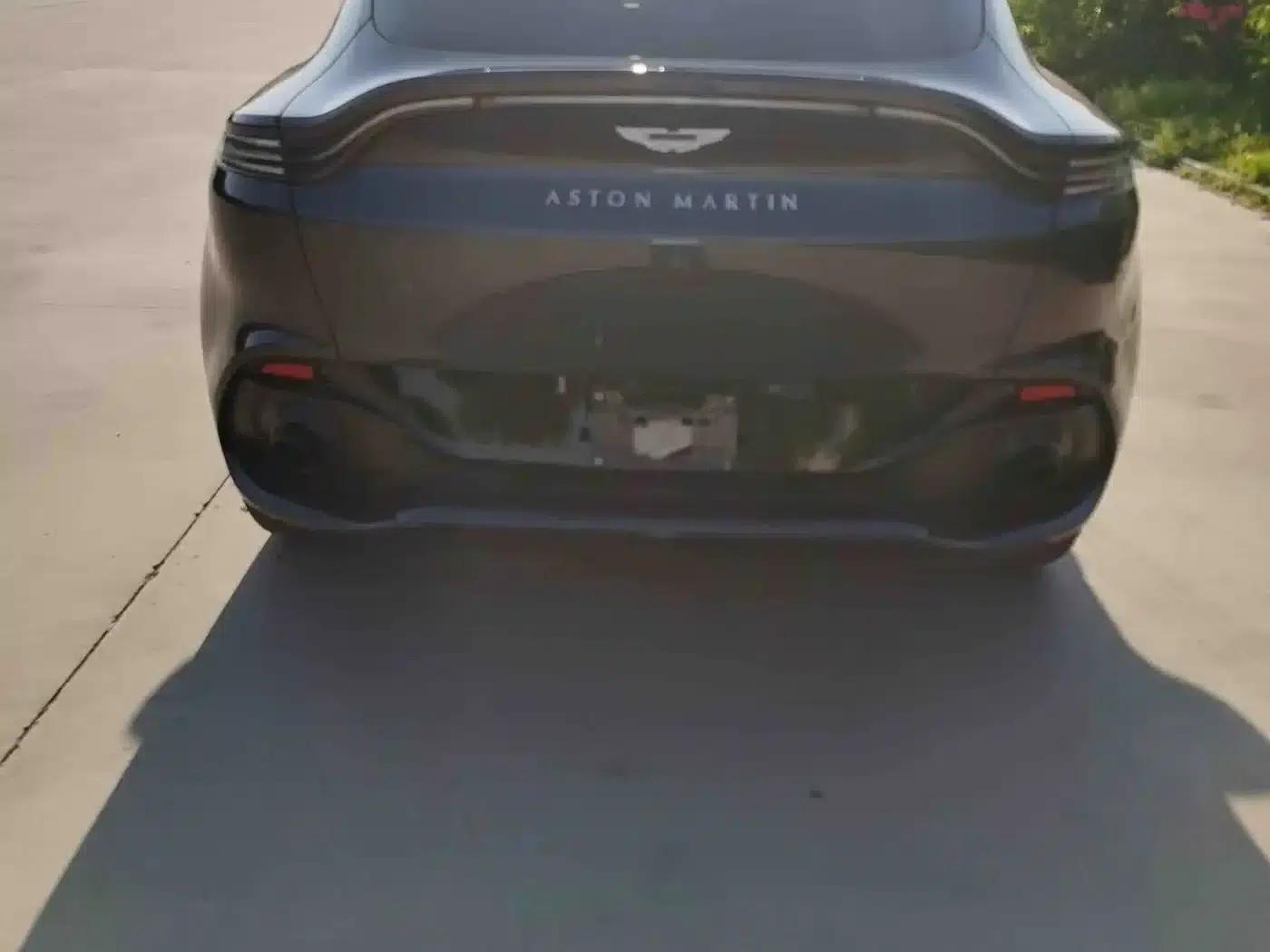 Aston Martin DBX 2021 4.0T V8: A Return to Simplicity — миниатюра 6