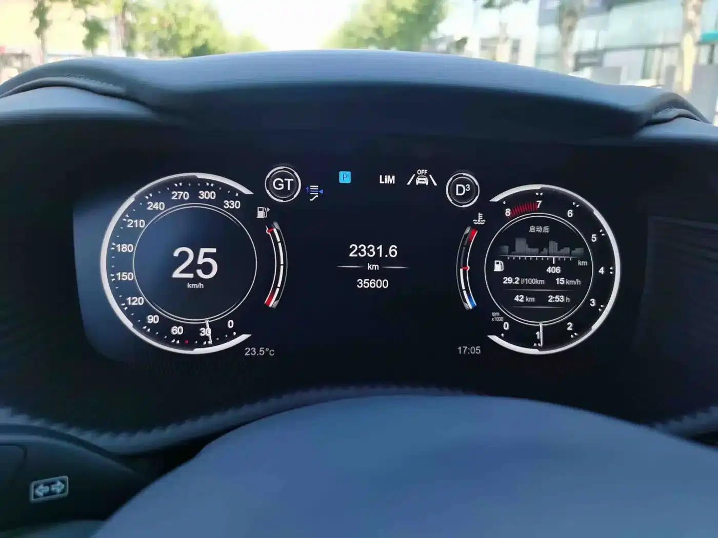 Aston Martin DBX 2021 4.0T V8: A Return to Simplicity — миниатюра 9