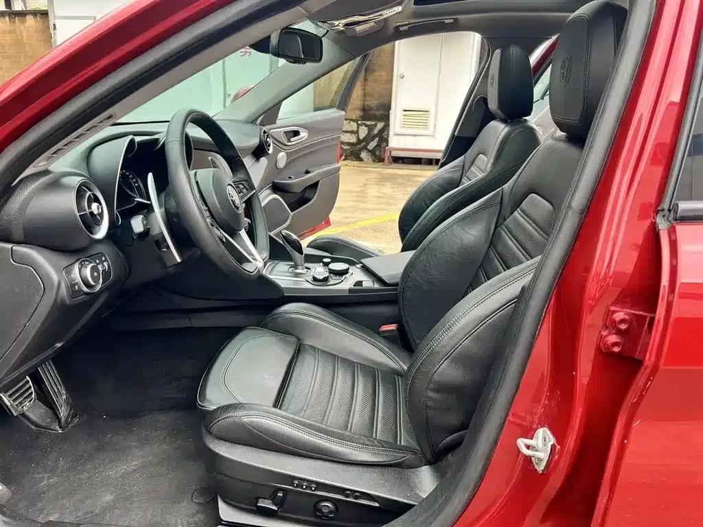 Giulia 2017 2.0T 280HP Milano Limited Edition — миниатюра 11