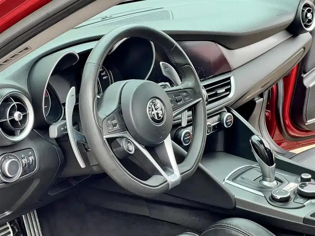 Giulia 2017 2.0T 280HP Milano Limited Edition — миниатюра 12