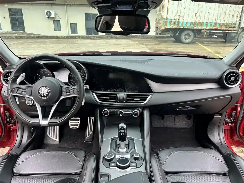 Giulia 2017 2.0T 280HP Milano Limited Edition — миниатюра 15