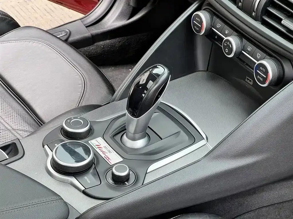 Giulia 2017 2.0T 280HP Milano Limited Edition — миниатюра 17