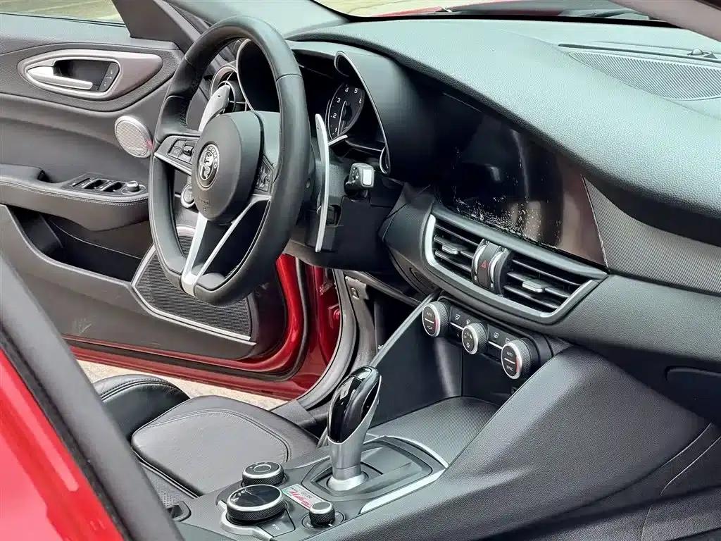 Giulia 2017 2.0T 280HP Milano Limited Edition — миниатюра 19