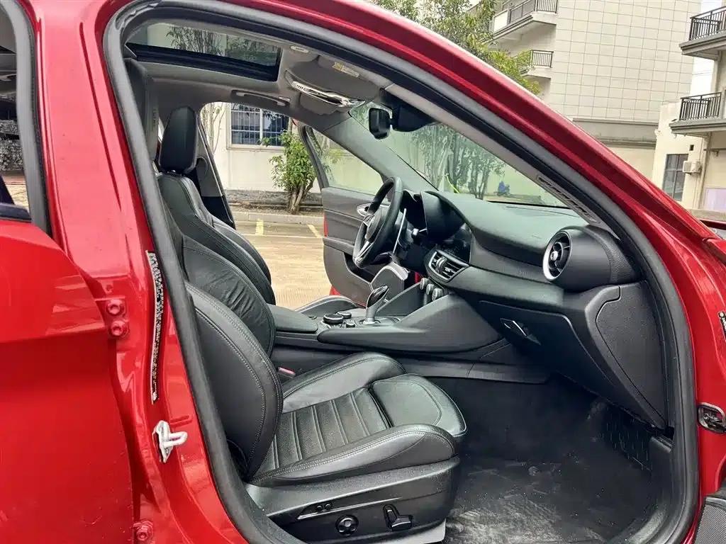 Giulia 2017 2.0T 280HP Milano Limited Edition — миниатюра 20