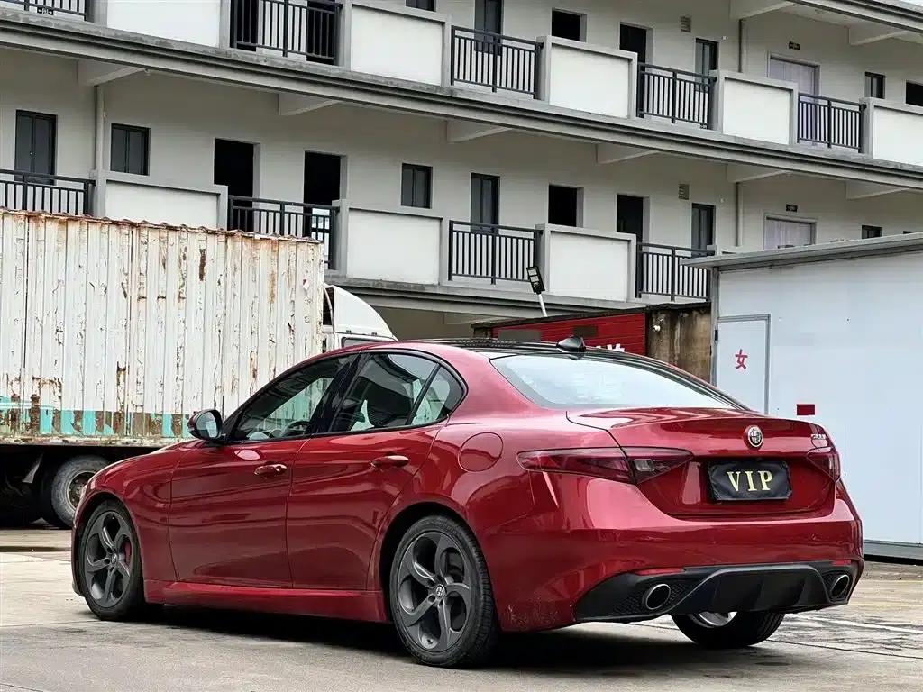 Giulia 2017 2.0T 280HP Milano Limited Edition — миниатюра 4