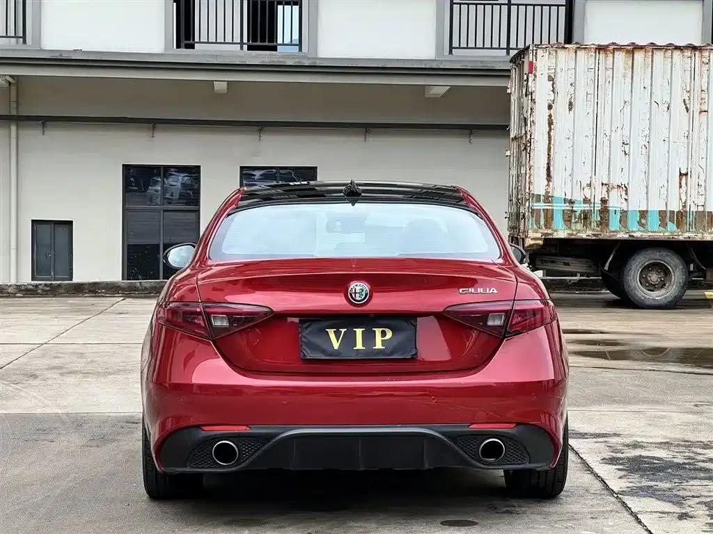 Giulia 2017 2.0T 280HP Milano Limited Edition — миниатюра 5