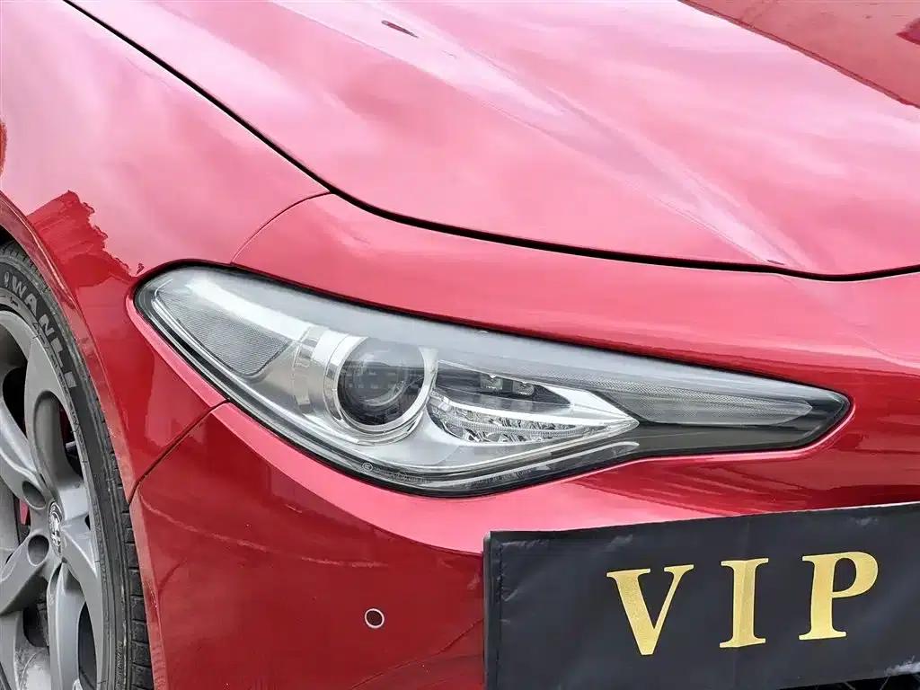 Giulia 2017 2.0T 280HP Milano Limited Edition — миниатюра 8