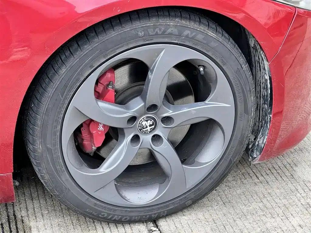 Giulia 2017 2.0T 280HP Milano Limited Edition — миниатюра 9