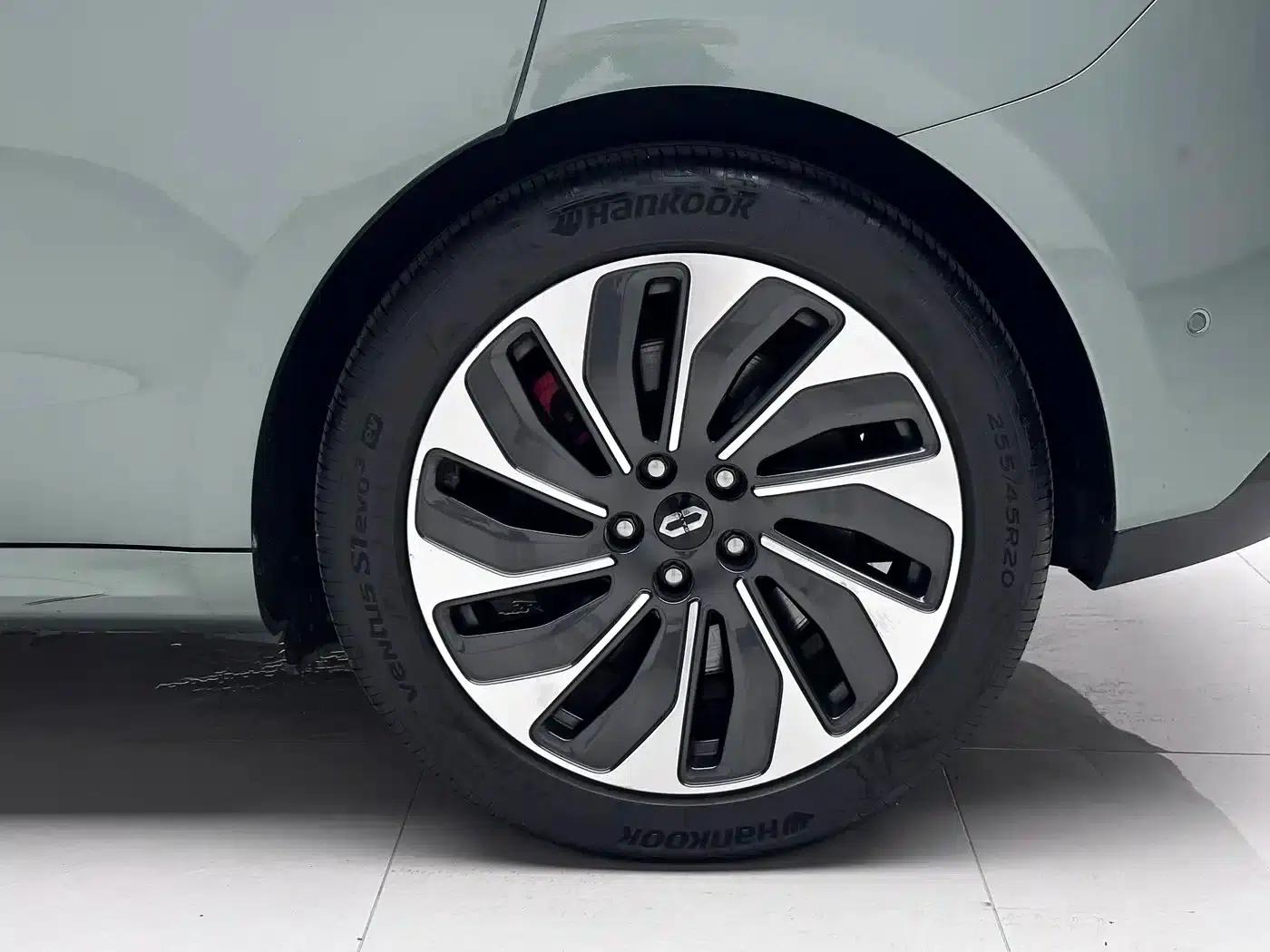 Wenjie M5 2022 Extended Range 4WD Ultimate Edition — миниатюра 18