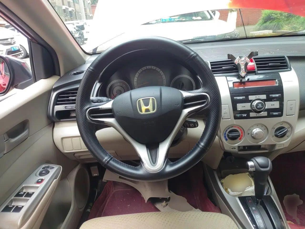 Honda City Classic 2011 1.5L Automatic Elite Edition — миниатюра 11