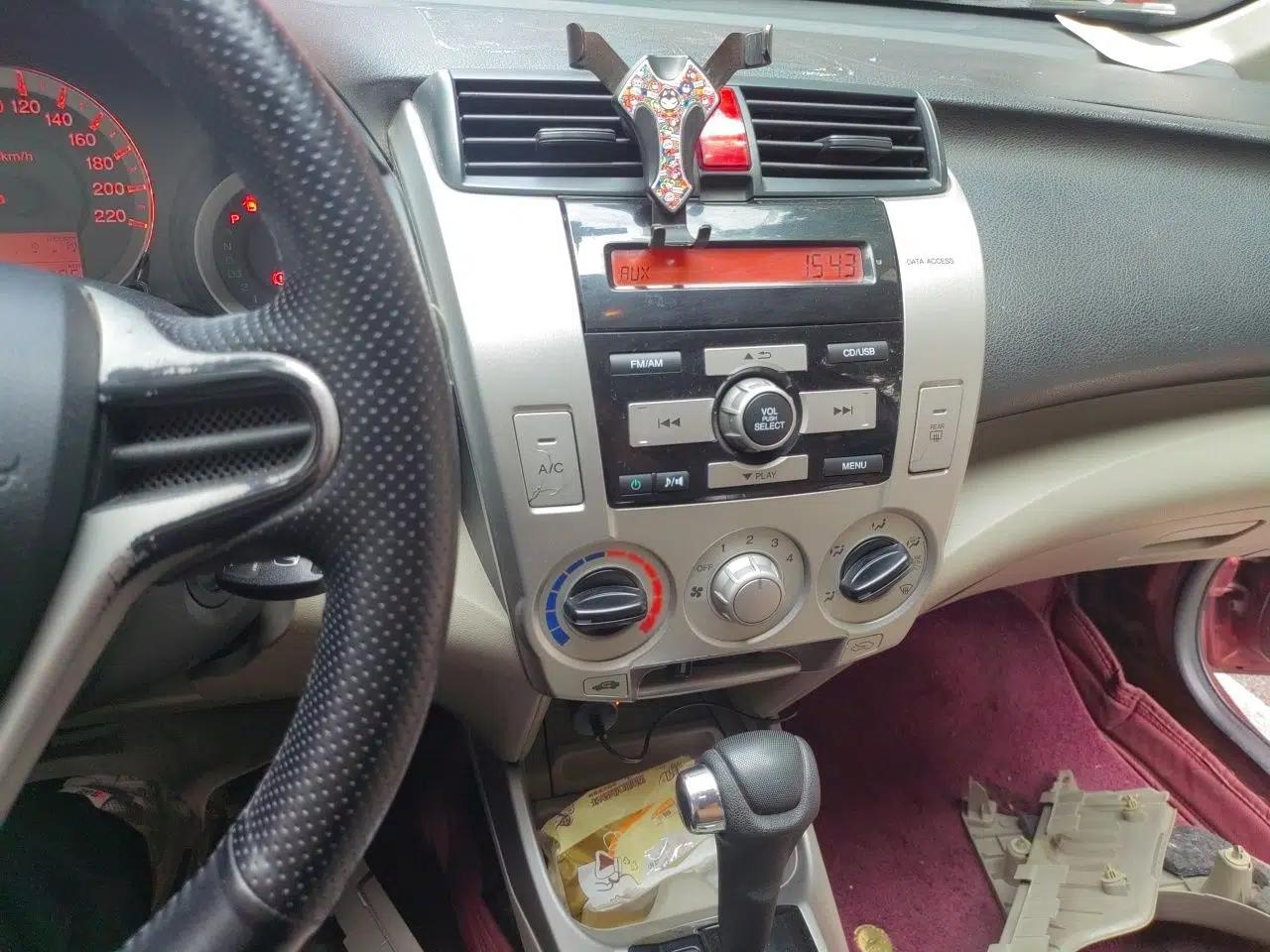 Honda City Classic 2011 1.5L Automatic Elite Edition — миниатюра 14