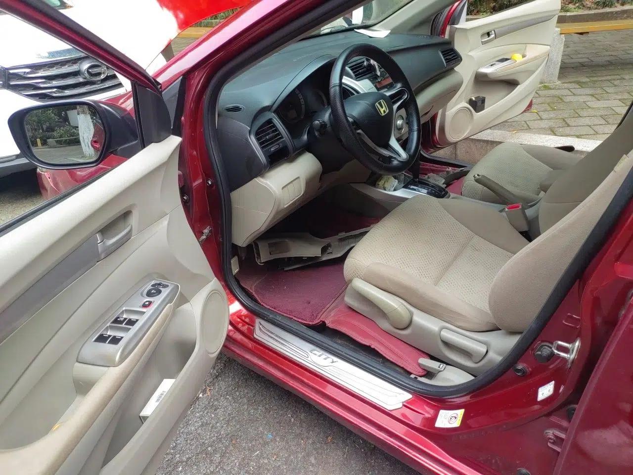 Honda City Classic 2011 1.5L Automatic Elite Edition — миниатюра 17