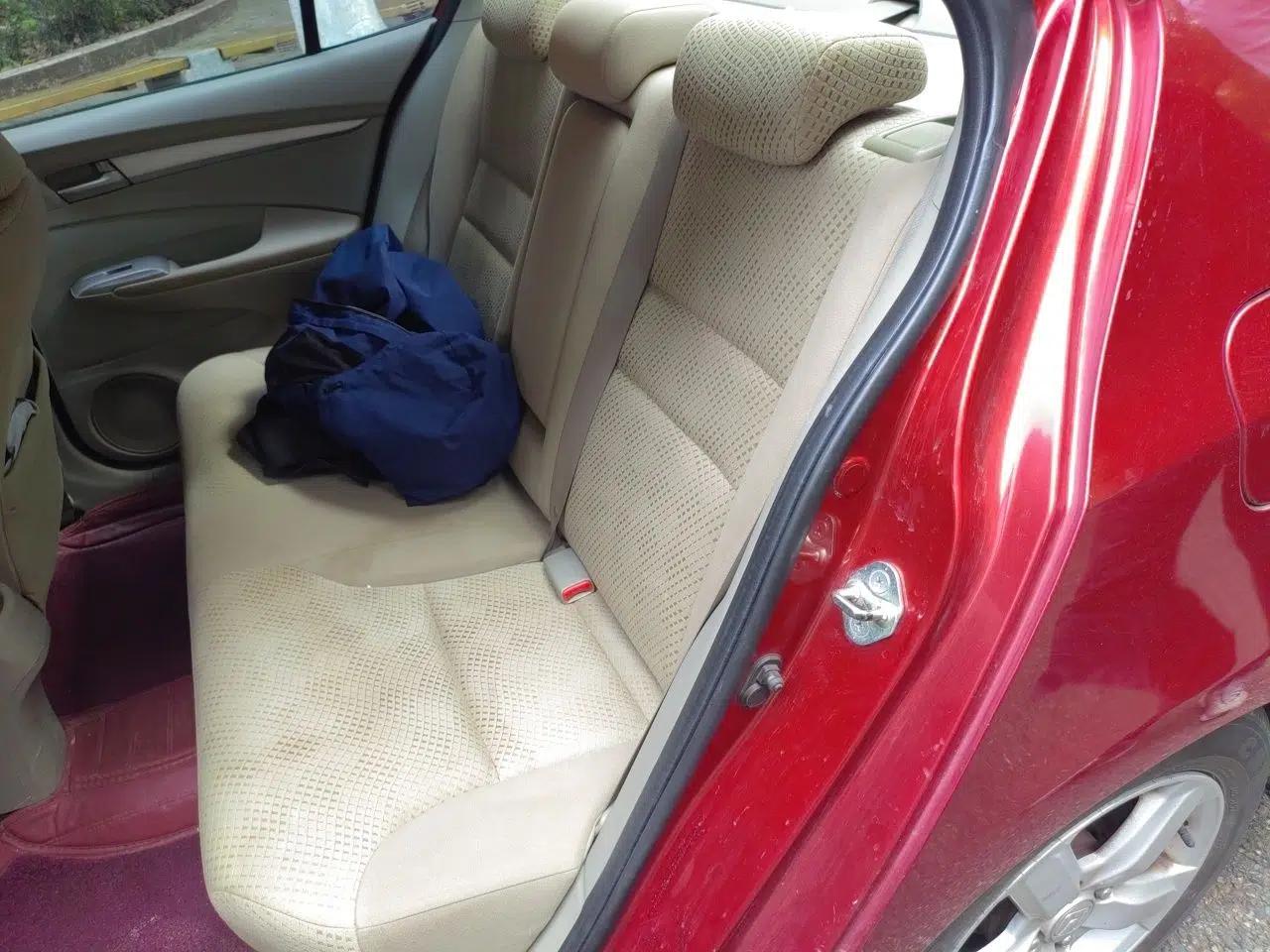 Honda City Classic 2011 1.5L Automatic Elite Edition — миниатюра 18