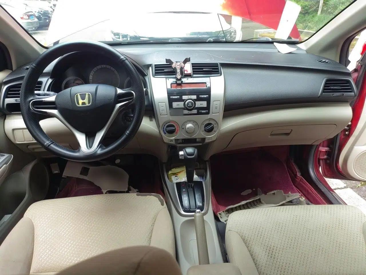 Honda City Classic 2011 1.5L Automatic Elite Edition — миниатюра 10