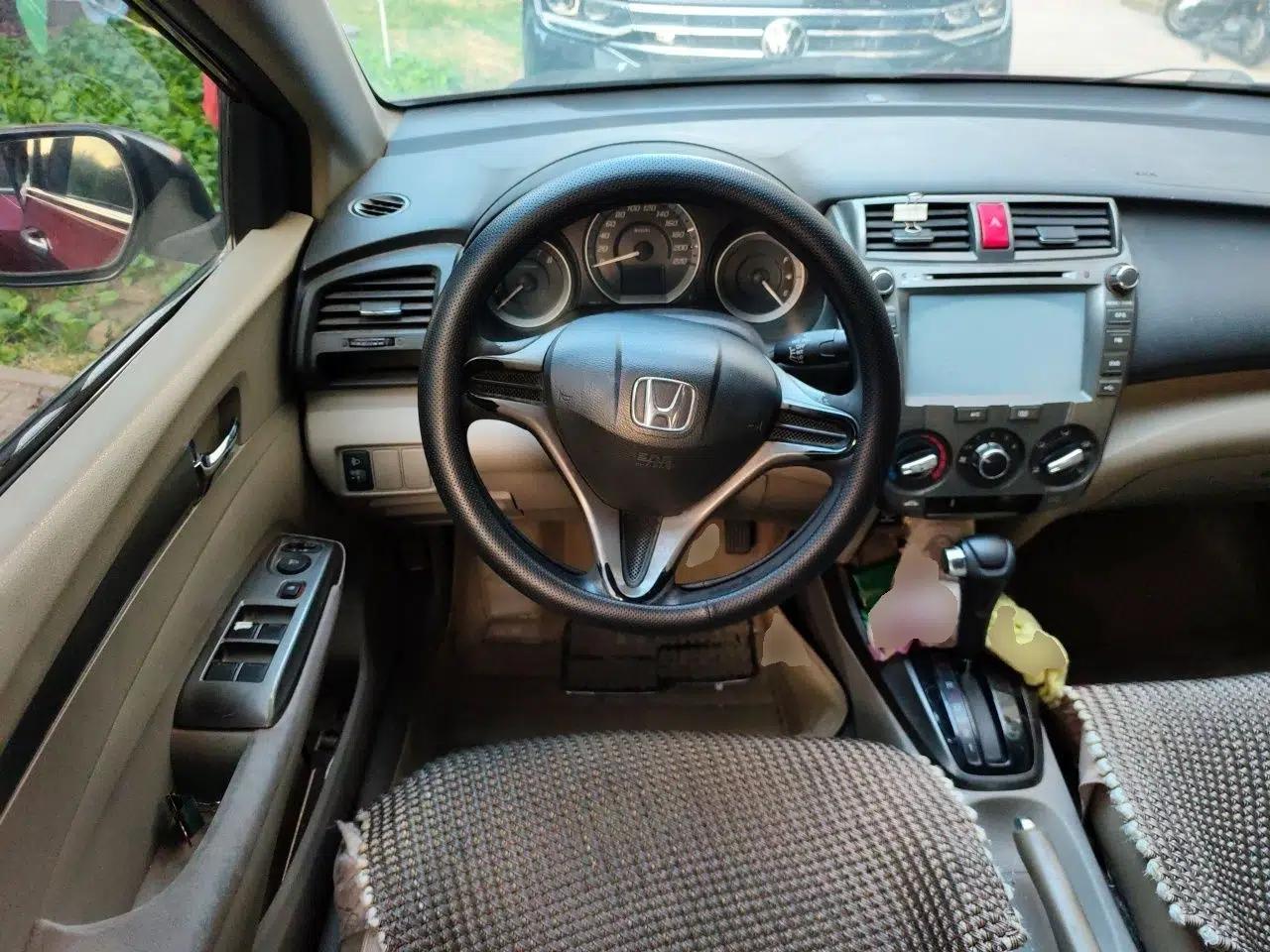 Honda City Classic 2011 1.5L Automatic Elite Edition — миниатюра 11