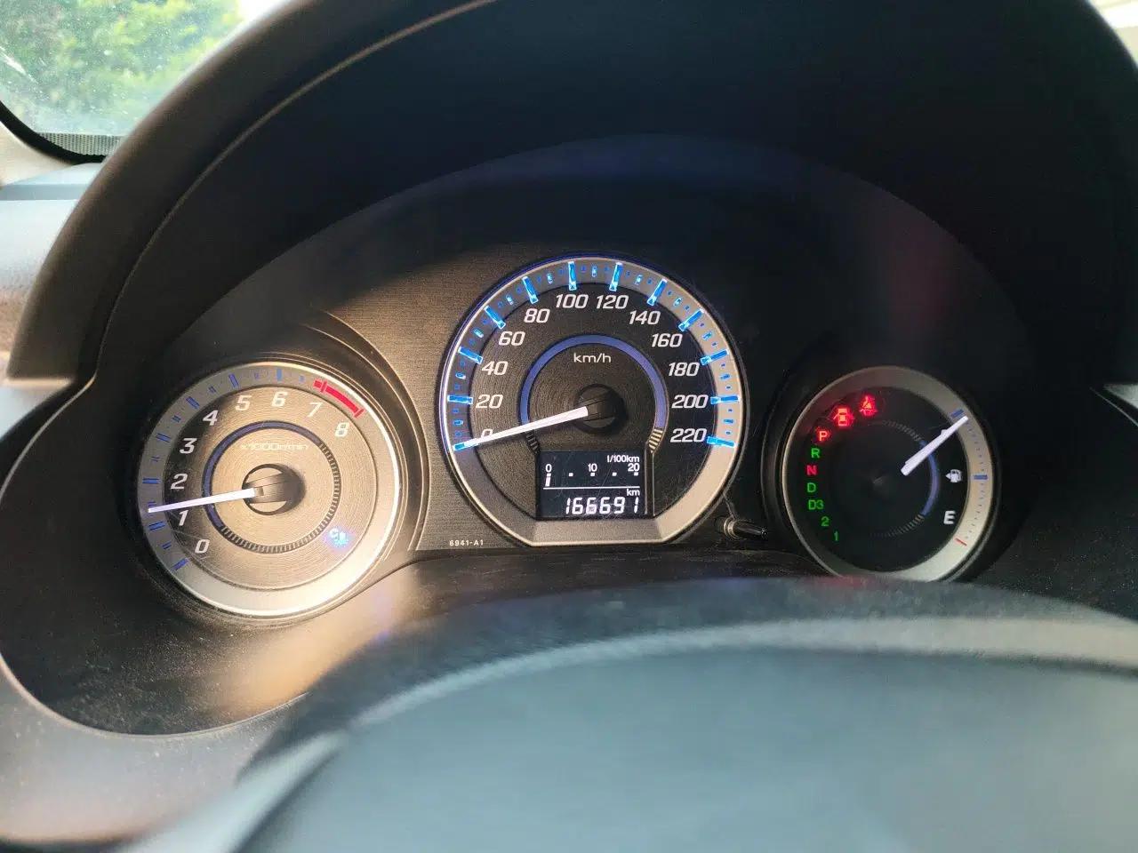 Honda City Classic 2011 1.5L Automatic Elite Edition — миниатюра 12
