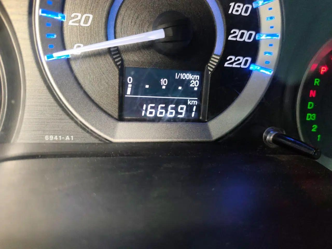 Honda City Classic 2011 1.5L Automatic Elite Edition — миниатюра 13