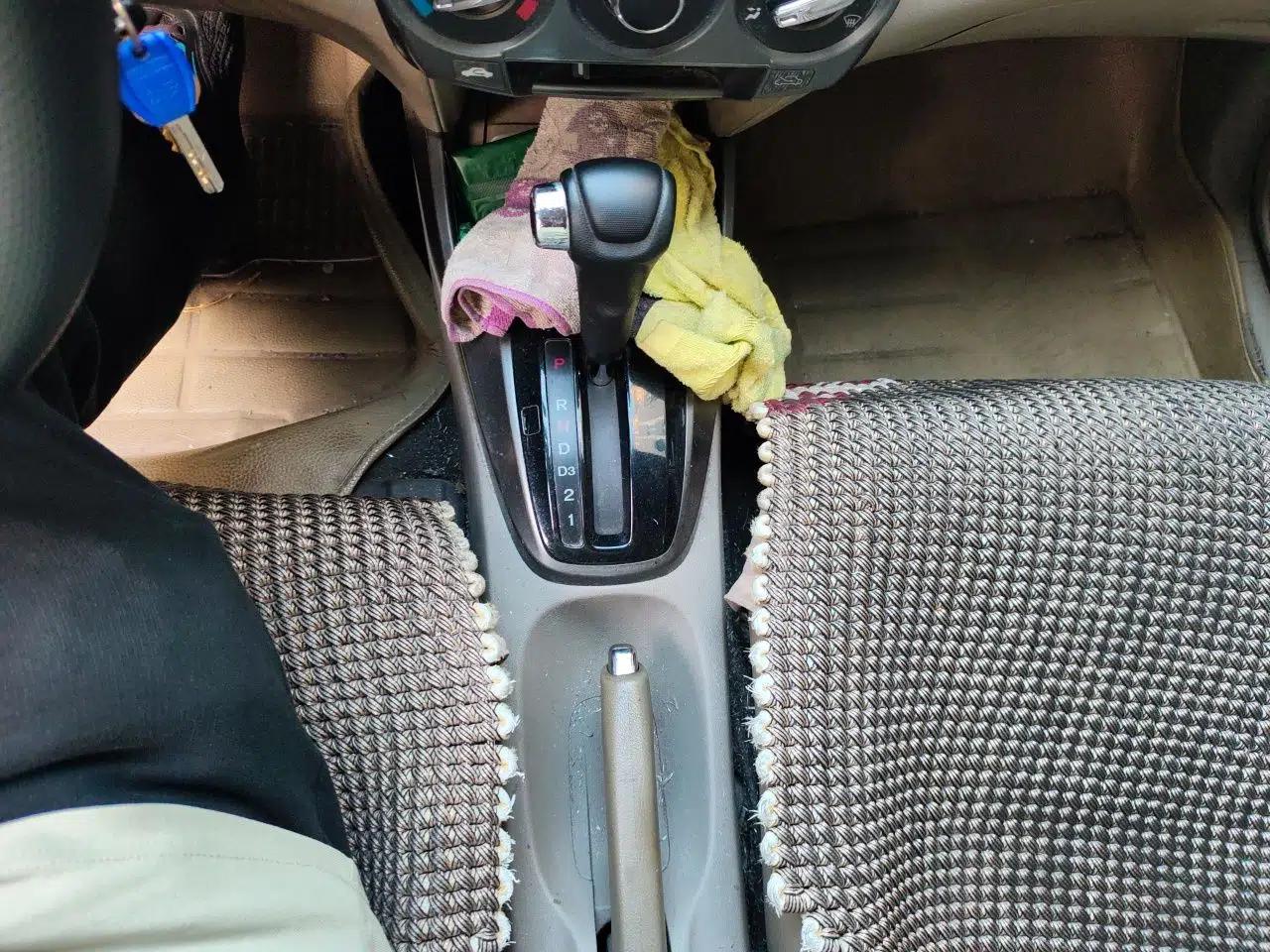 Honda City Classic 2011 1.5L Automatic Elite Edition — миниатюра 15