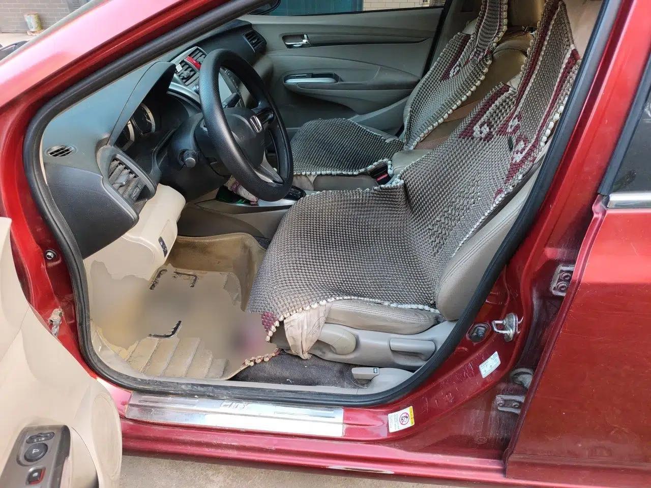 Honda City Classic 2011 1.5L Automatic Elite Edition — миниатюра 16