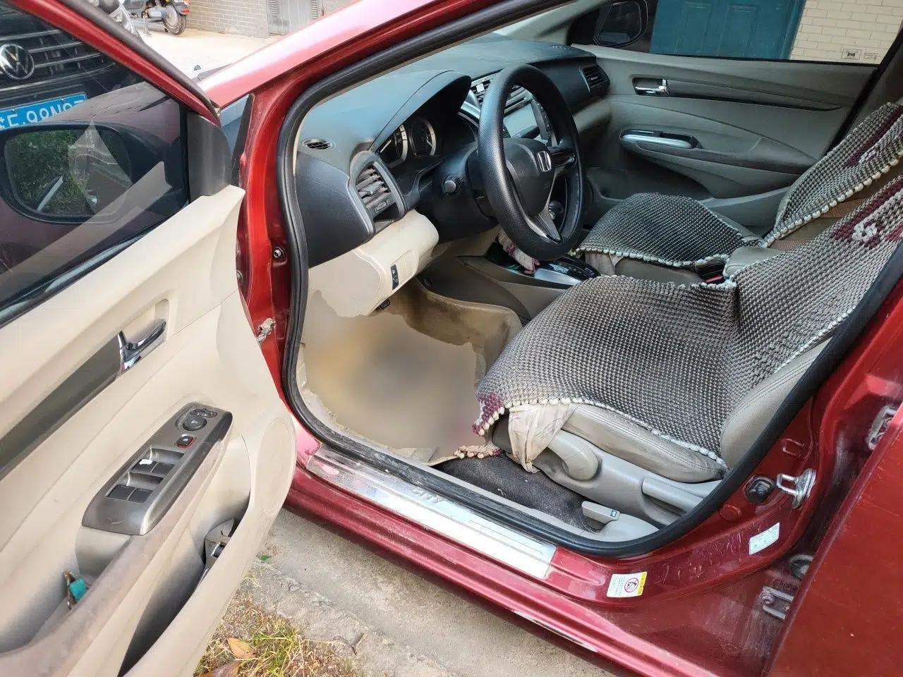 Honda City Classic 2011 1.5L Automatic Elite Edition — миниатюра 17