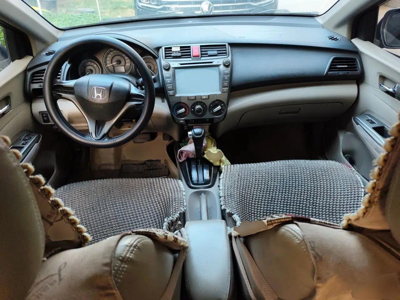 Honda City Classic 2011 1.5L Automatic Elite Edition — миниатюра 10