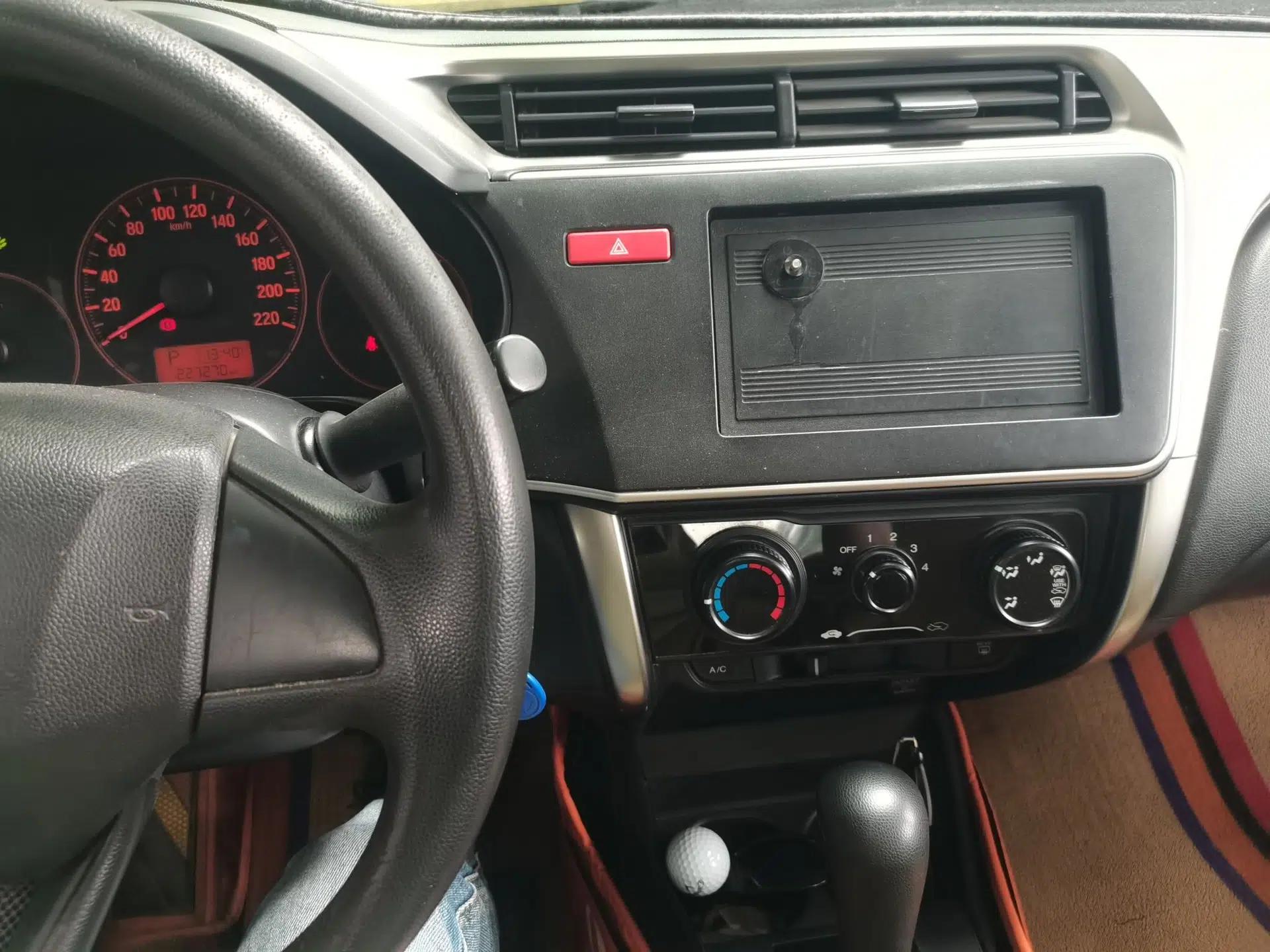 Honda City 2015 1.5L CVT Comfort Version — миниатюра 14