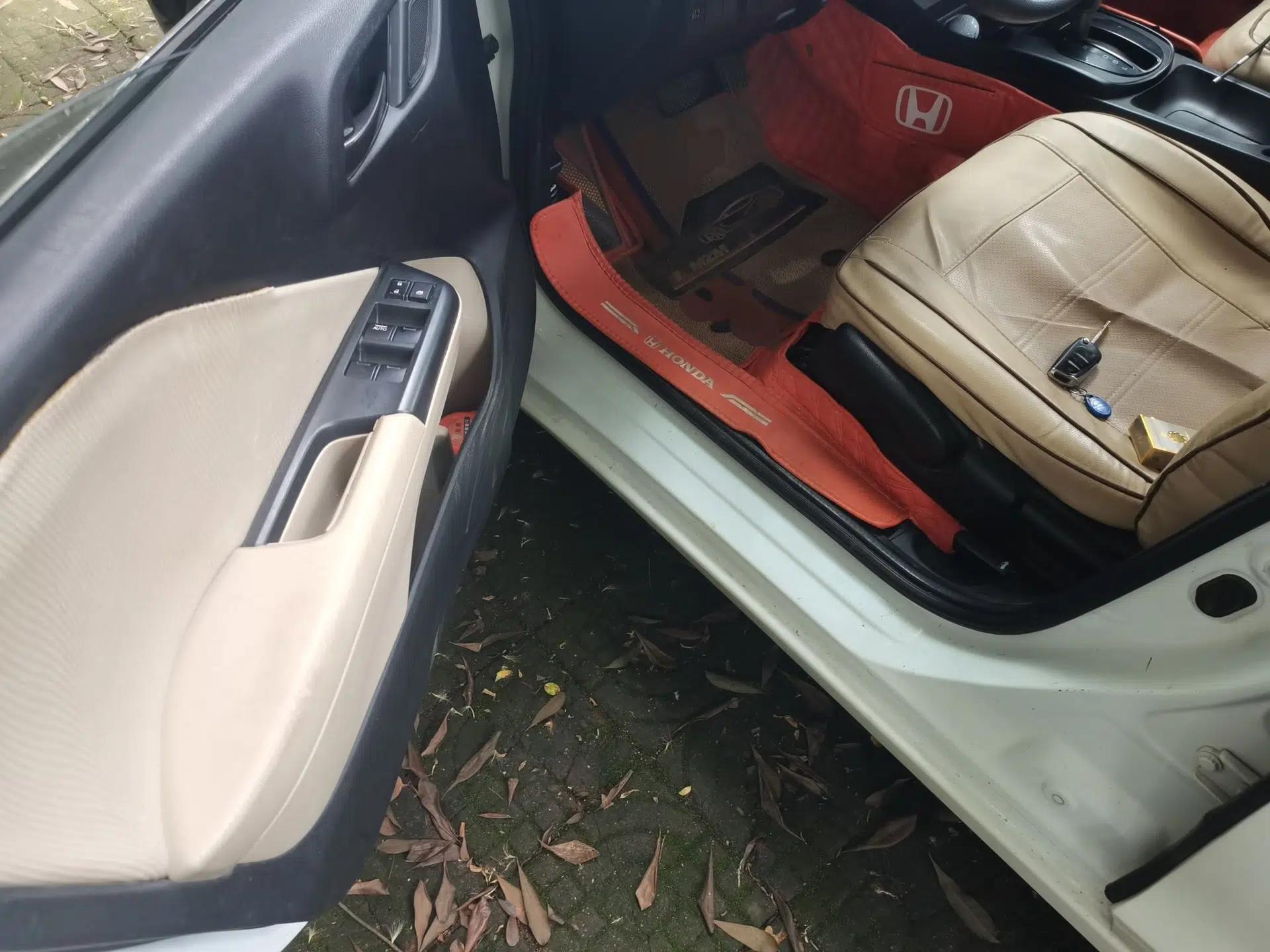 Honda City 2015 1.5L CVT Comfort Version — миниатюра 17