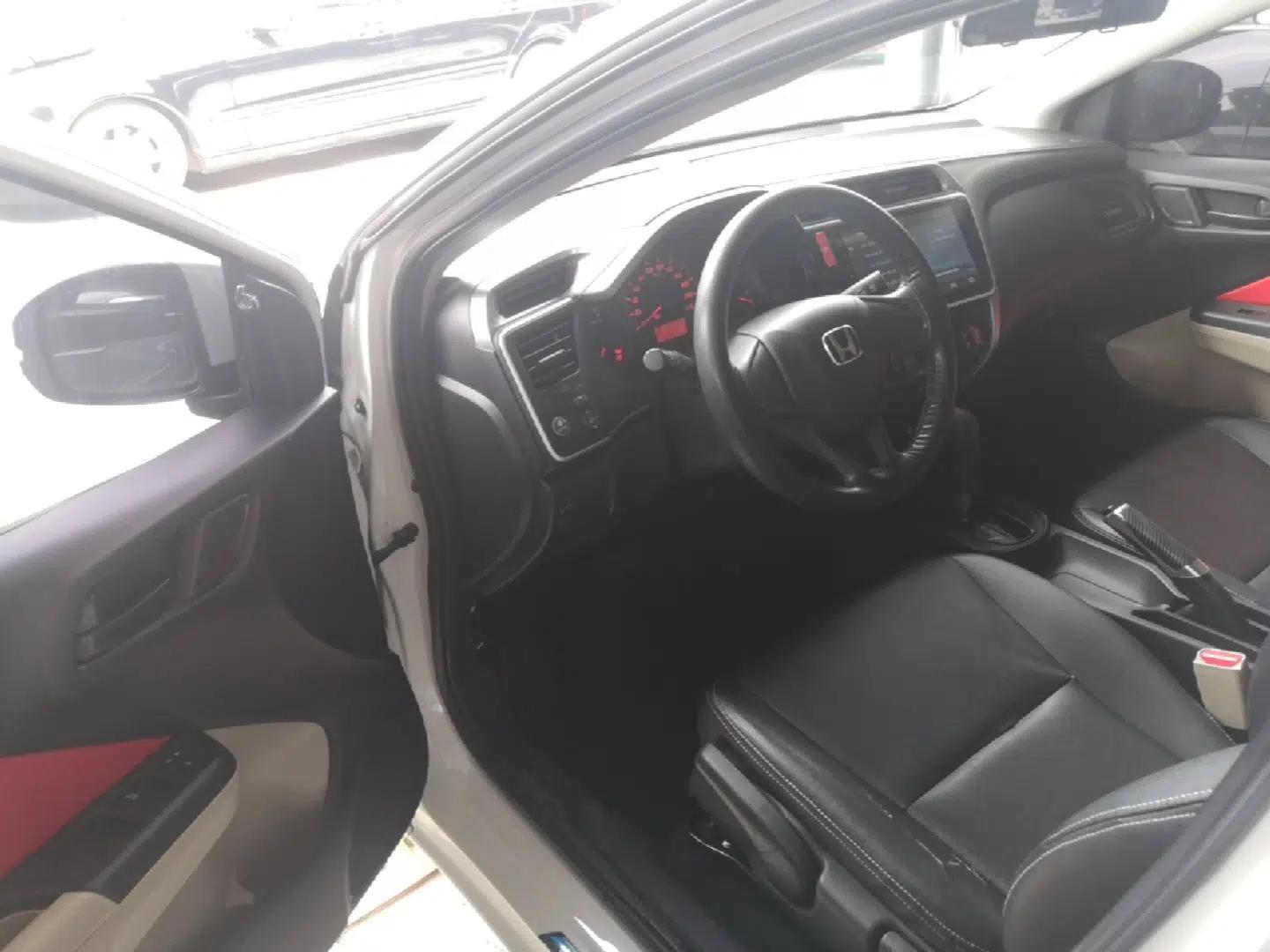 Honda City 2017 1.5L CVT Comfort Version — миниатюра 19