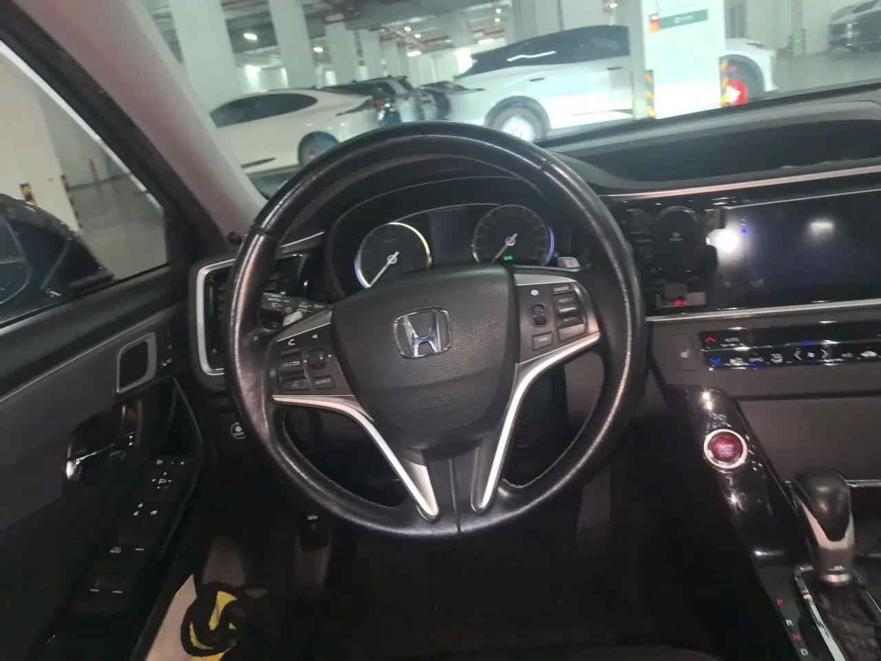 Honda Spirior 2015 2.4L Prestige Edition — миниатюра 11