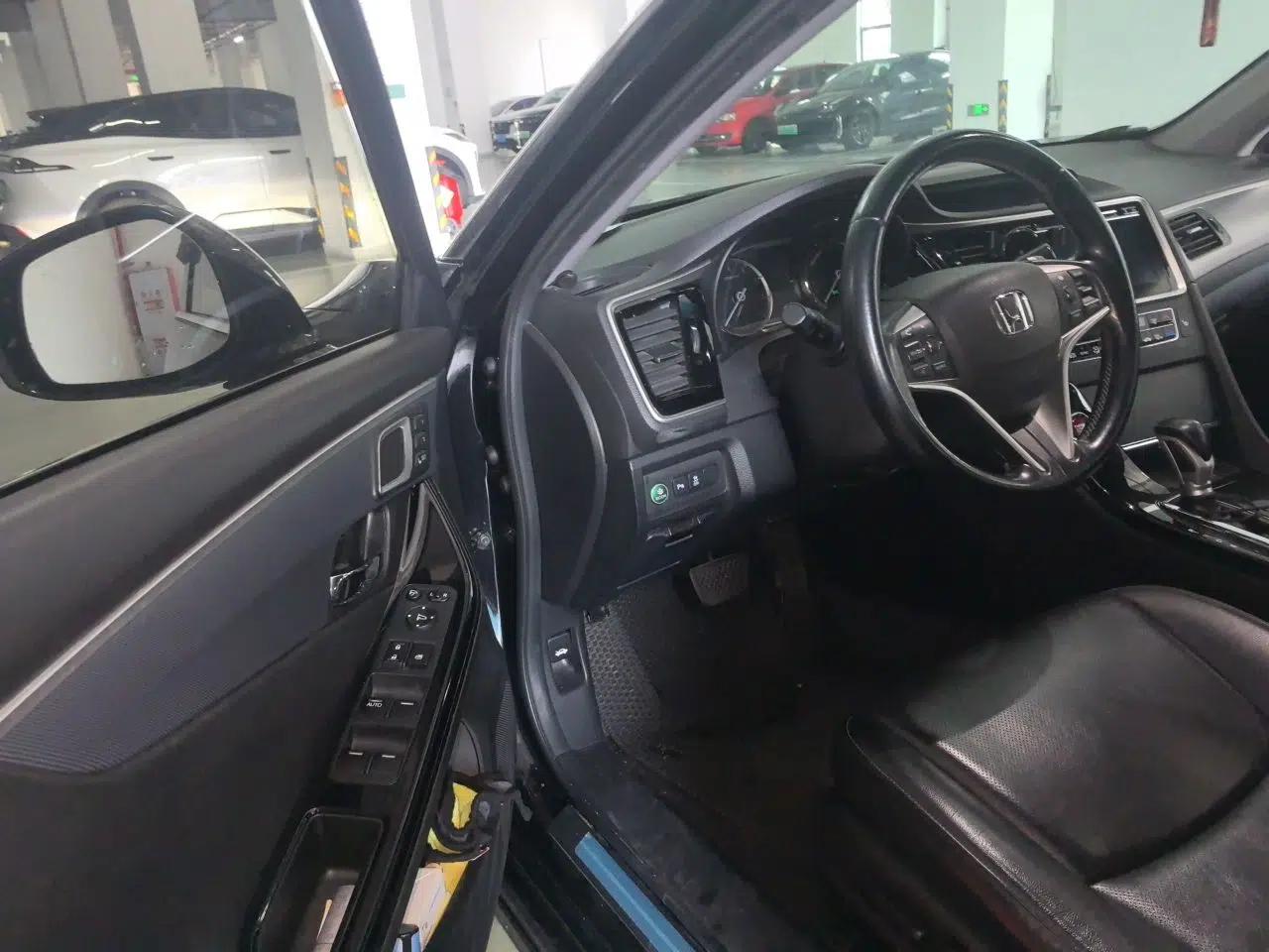 Honda Spirior 2015 2.4L Prestige Edition — миниатюра 17