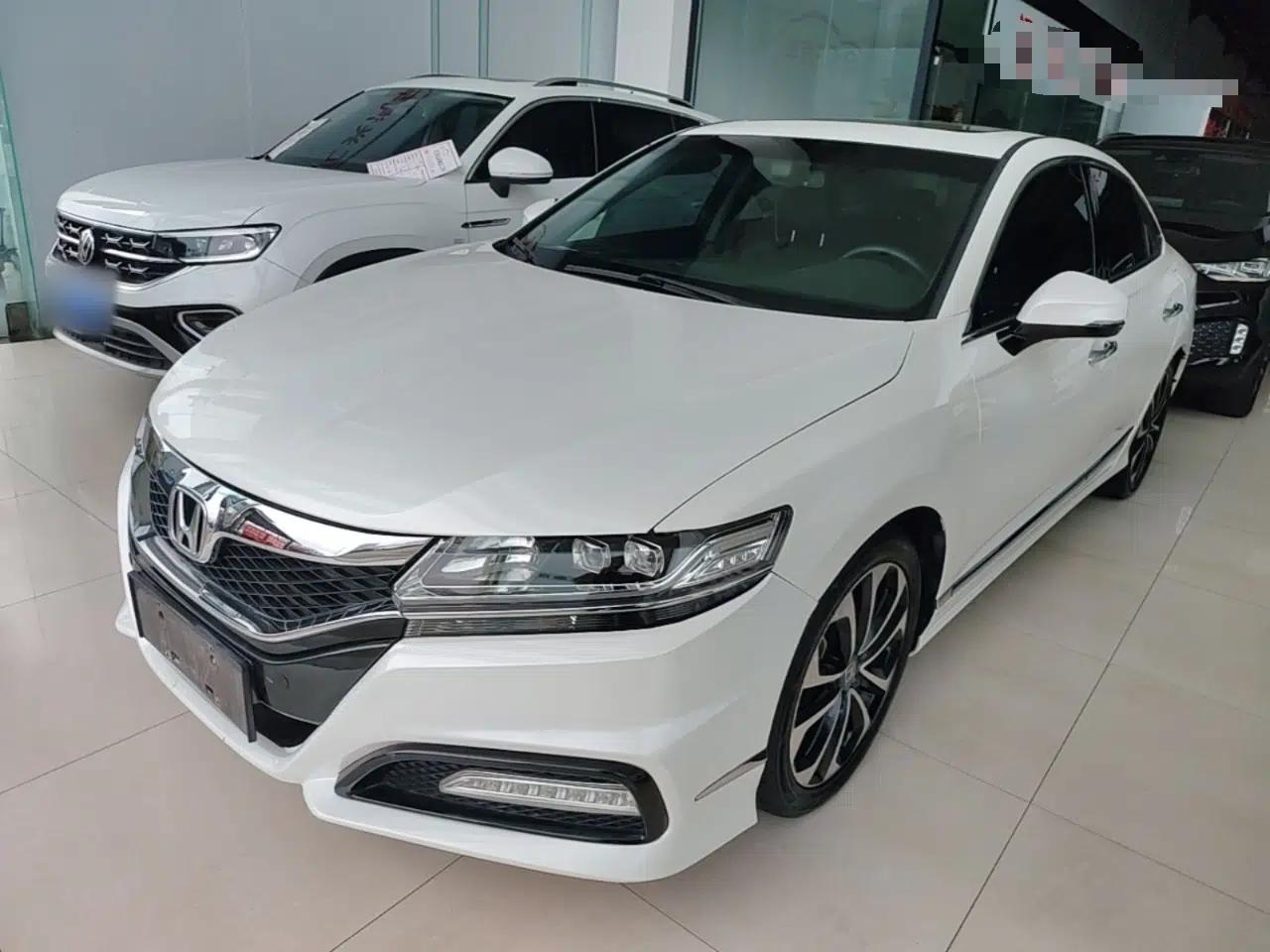 Honda Spirior 2015 2.0L Prestige Edition — миниатюра 1