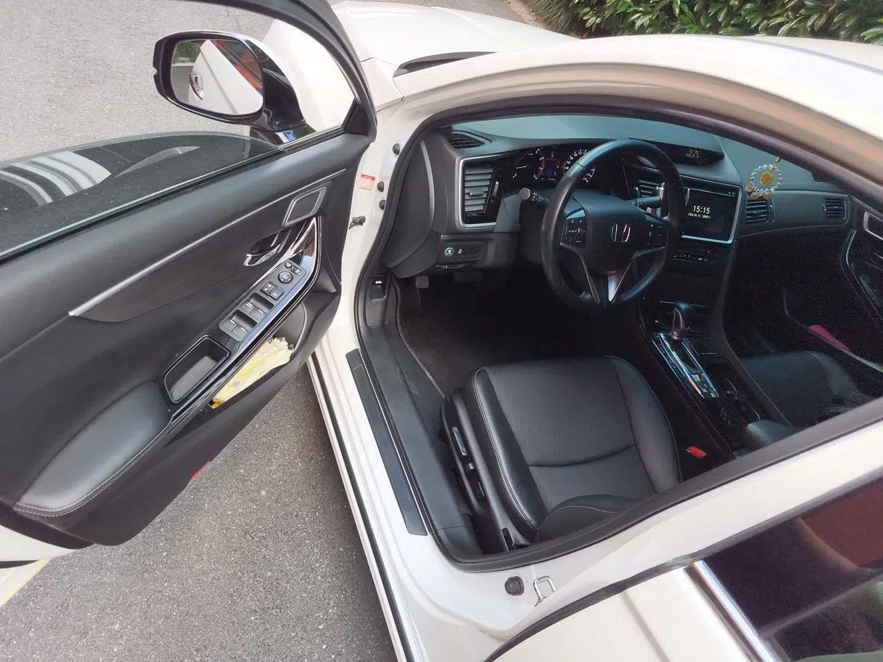 Honda Spirior 2015 2.0L Prestige Edition — миниатюра 17