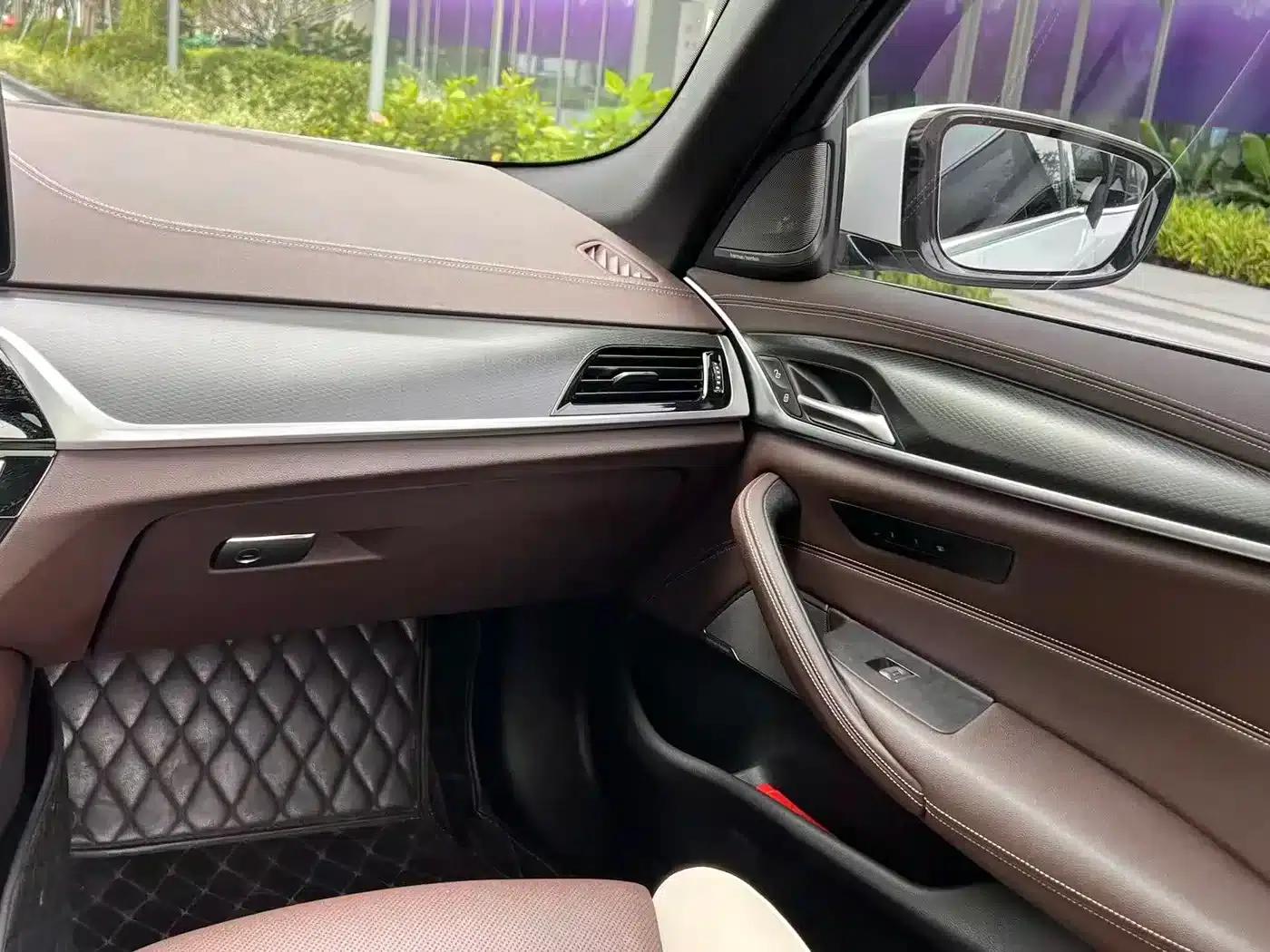BMW 5 Series PHEV 2022 Facelift 535Le Pioneer Edition M Sport Package — миниатюра 16