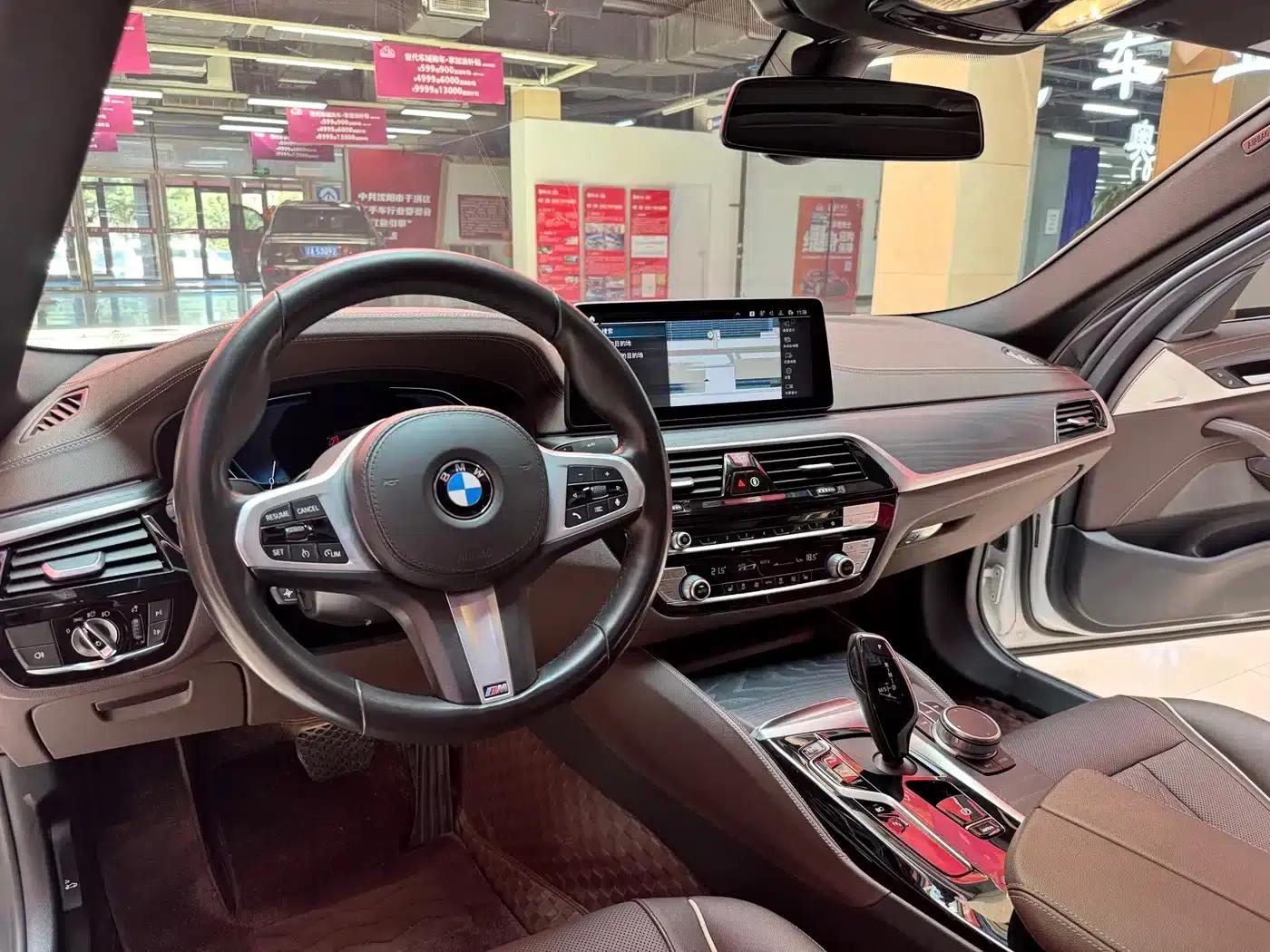 BMW 5 Series PHEV 2021 535Le M Sport Package — миниатюра 13