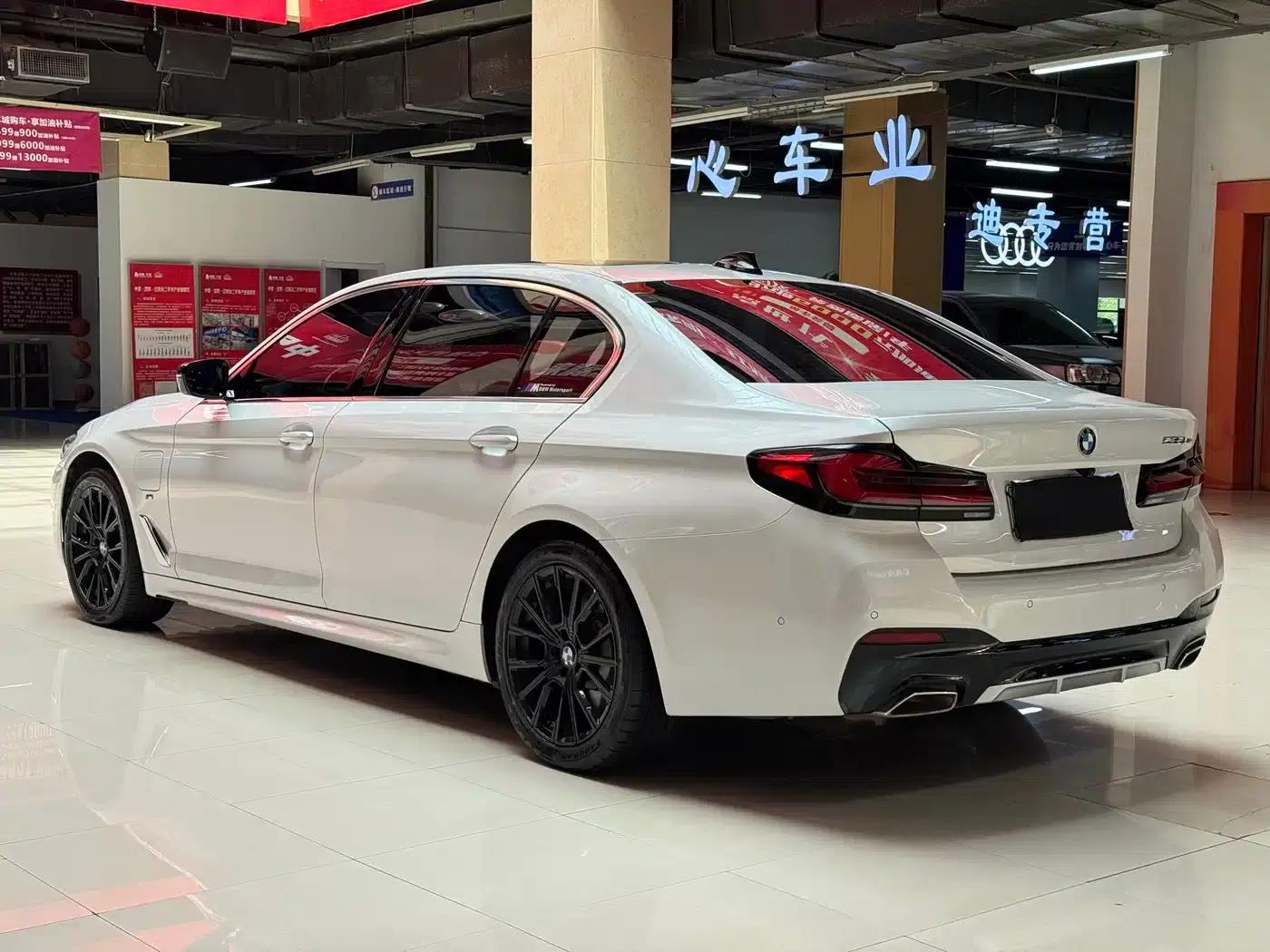 BMW 5 Series PHEV 2021 535Le M Sport Package — миниатюра 6