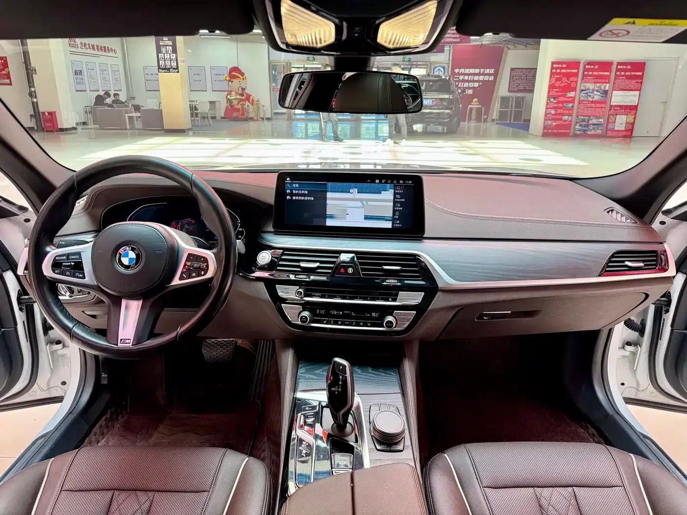 BMW 5 Series PHEV 2021 535Le M Sport Package — миниатюра 8