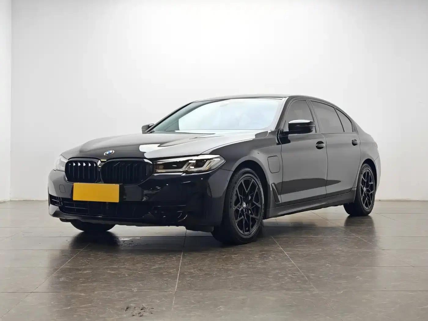 BMW 5 Series PHEV 2021 535Le Luxury Package — миниатюра 1