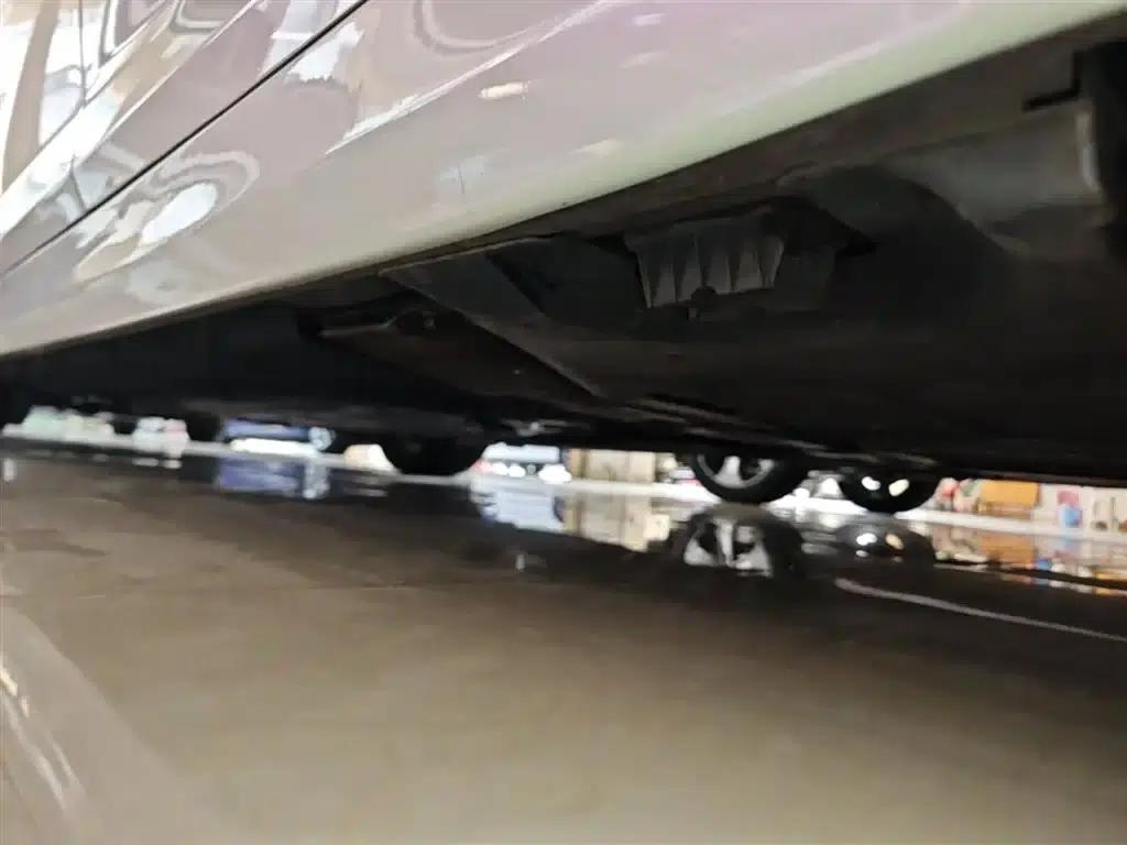 BMW 5 Series PHEV 2020 Mileage Upgrade Edition 530Le Pioneer Edition — миниатюра 22