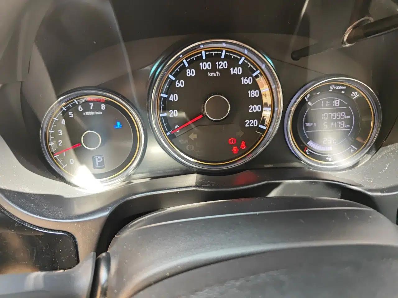Honda Greiz 2016 1.5L CVT Luxury Edition — миниатюра 12