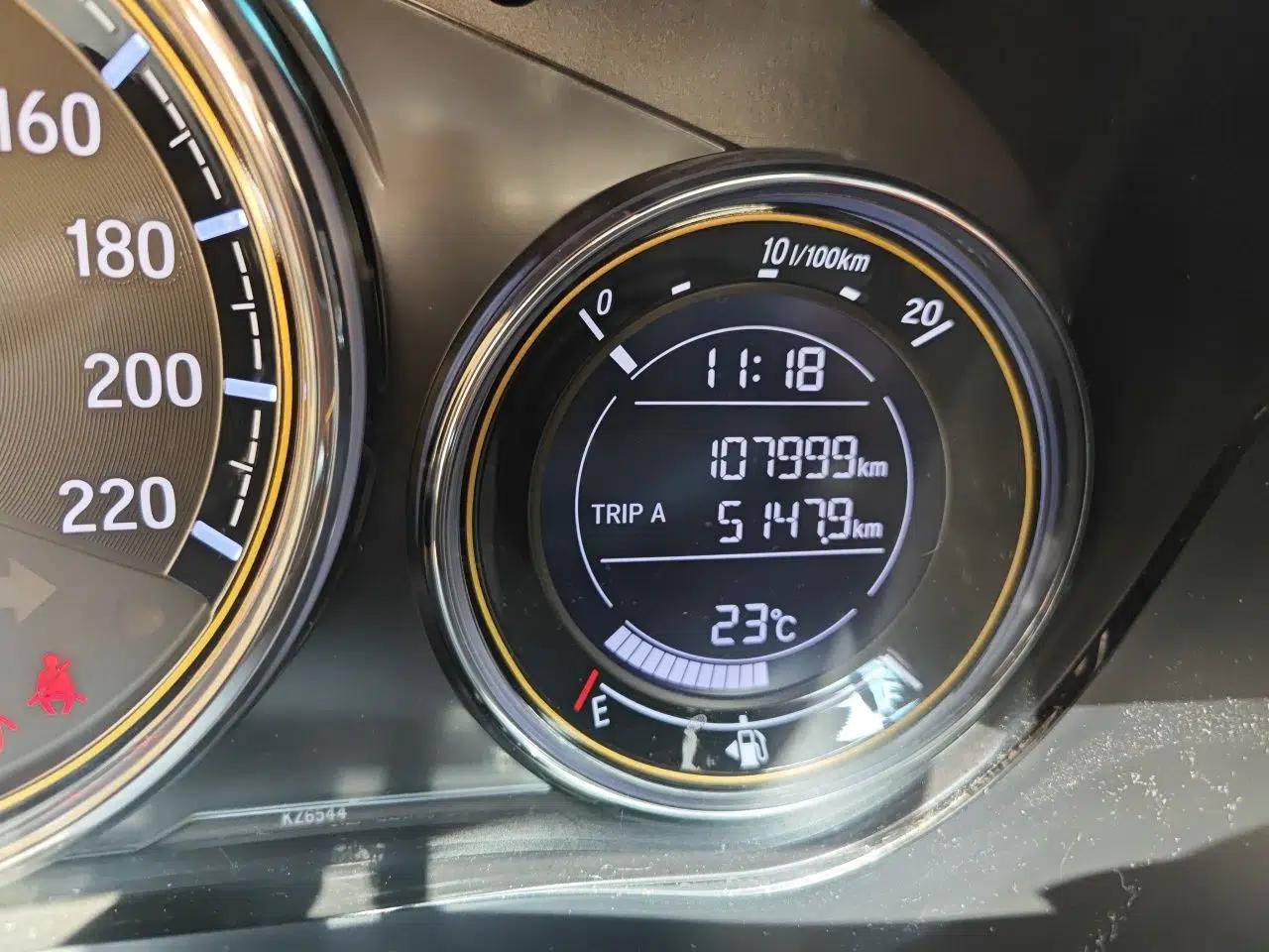 Honda Greiz 2016 1.5L CVT Luxury Edition — миниатюра 13