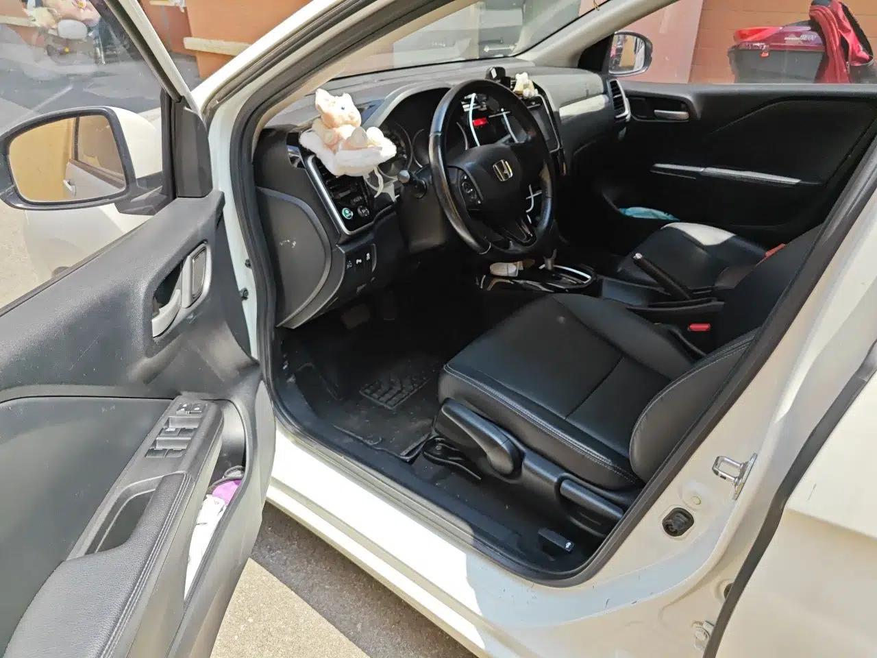 Honda Greiz 2016 1.5L CVT Luxury Edition — миниатюра 17