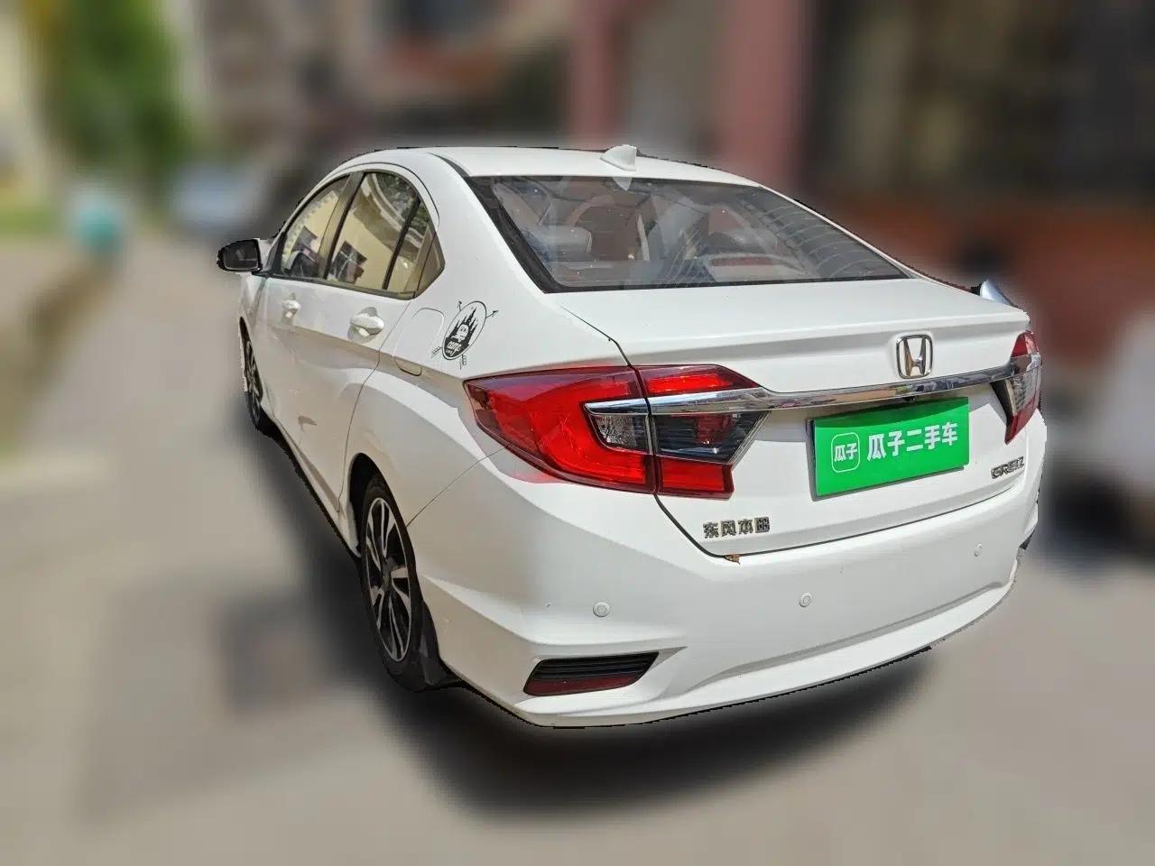 Honda Greiz 2016 1.5L CVT Luxury Edition — миниатюра 4