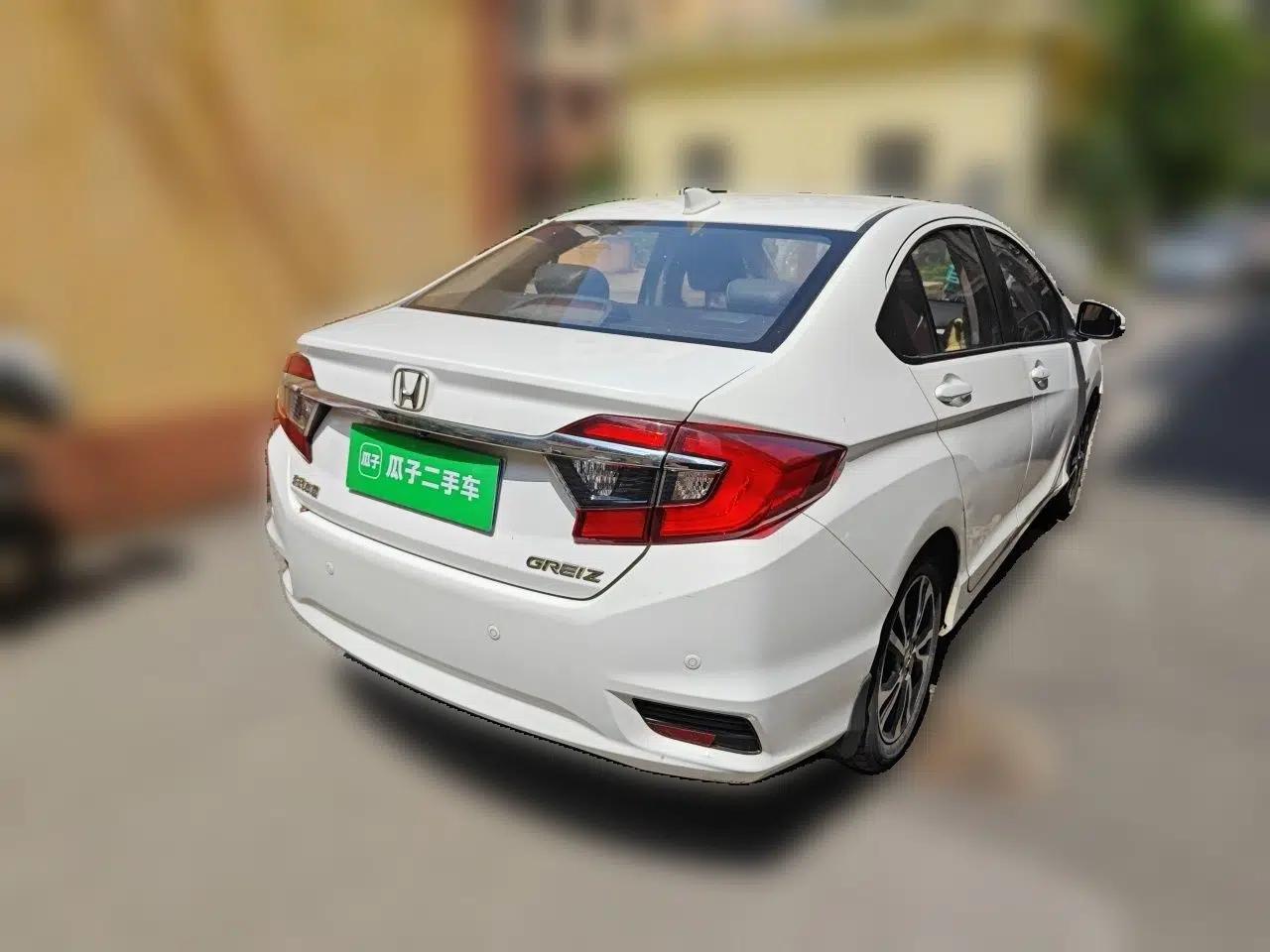 Honda Greiz 2016 1.5L CVT Luxury Edition — миниатюра 6
