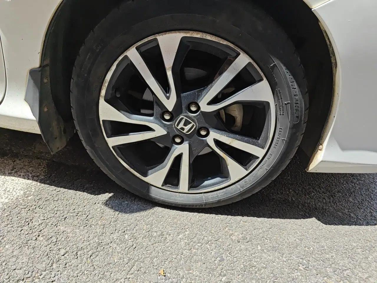 Honda Greiz 2016 1.5L CVT Luxury Edition — миниатюра 8
